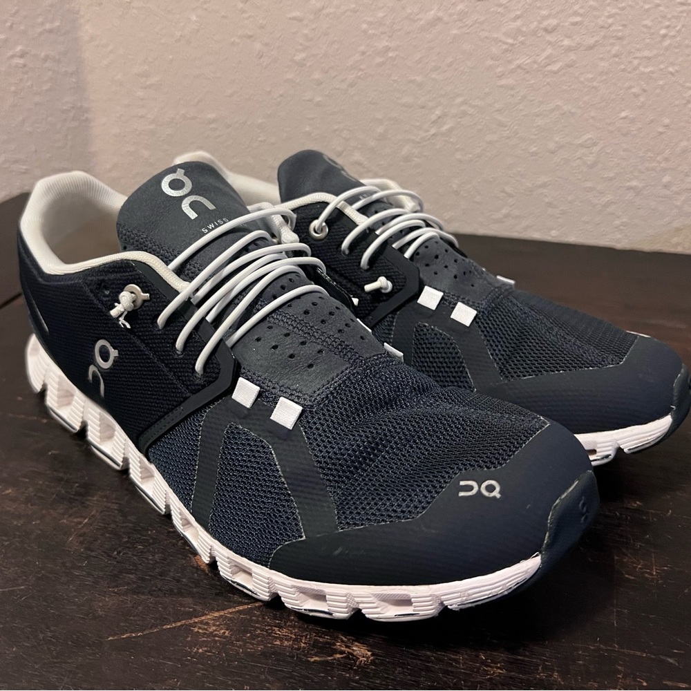 Men’s ON Cloud Shoes Size 10
